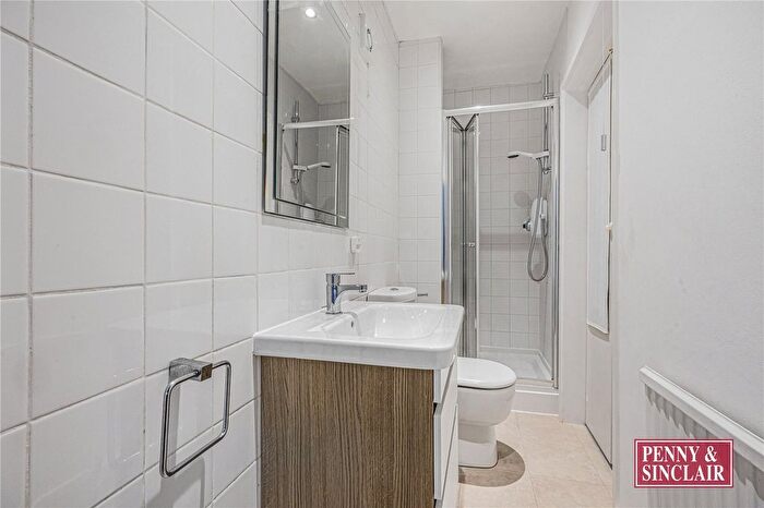 3 Bedroom Detached House To Rent In The Warren, RG4