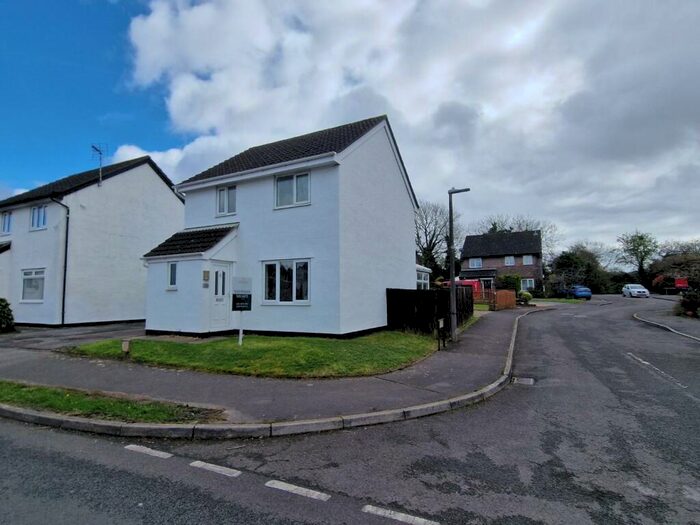 3 Bedroom Detached House To Rent In Cosmeston Drive, Penarth, CF64