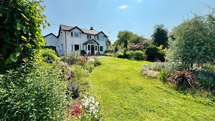 4 Bedroom Detached House For Sale In Bishops Green, Newbury, RG20