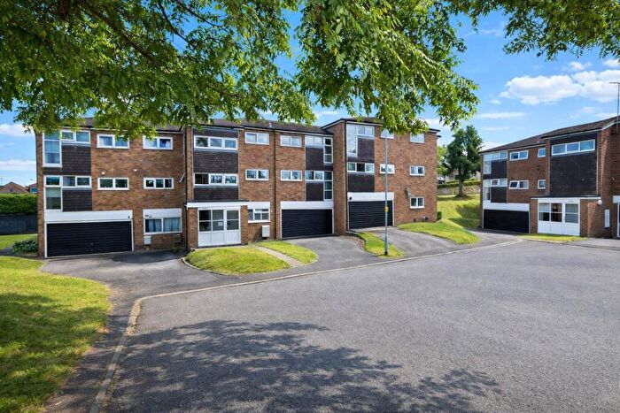 2 Bedroom Apartment For Sale In Bideford Green, Linslade, LU7
