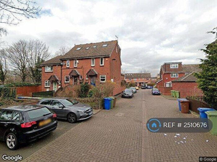 3 Bedroom Terraced House To Rent In Lavender Road, London, SE16