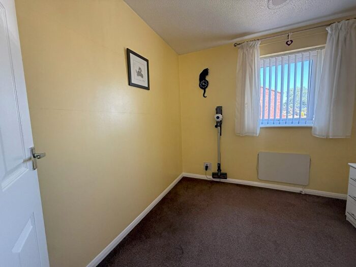 3 Bedroom Semi-Detached House For Sale In Westminster Road, Wellingborough, Northamptonshire, NN8