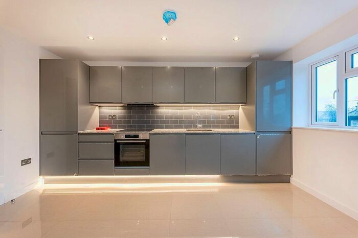 1 Bedroom Flat To Rent In Perryn Road, East Acton, London, W3