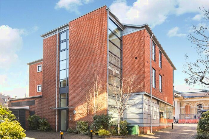 2 Bedroom Flat To Rent In Exchange Square, Winchester, Hampshire SO23