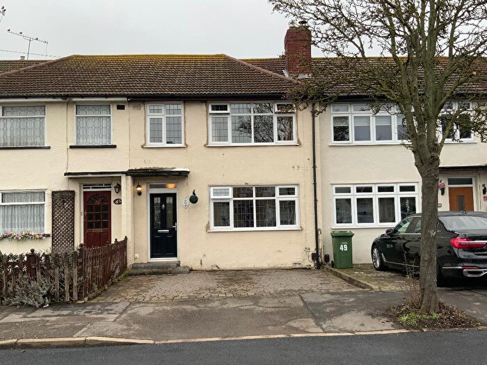 3 Bedroom Terraced House For Sale In Spring Gardens, Elm Park, Hornchurch, Essex, RM12