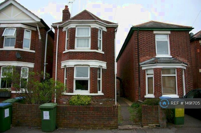 3 Bedroom Detached House To Rent In Englefield Road, Southampton, SO18