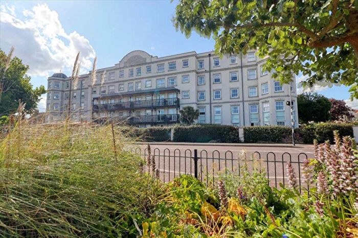 2 Bedroom Apartment For Sale In Imperial Court, Clacton On Sea, CO15