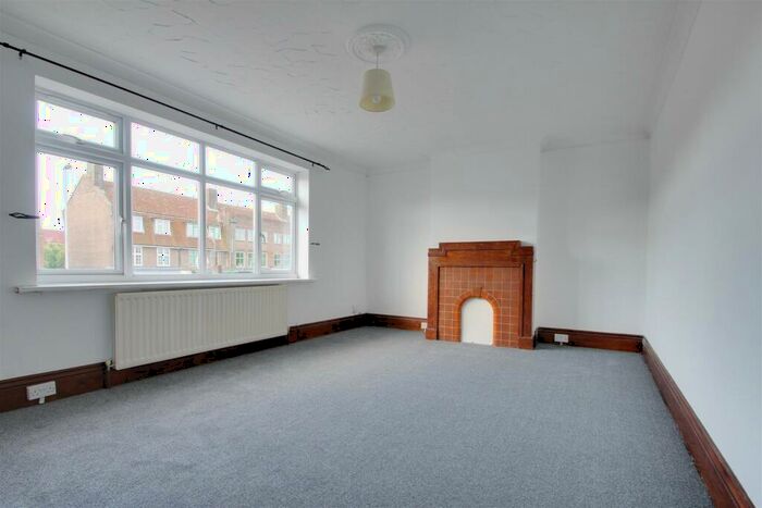 1 Bedroom Flat To Rent In Goring Road, Goring-By-Sea, Worthing, BN12