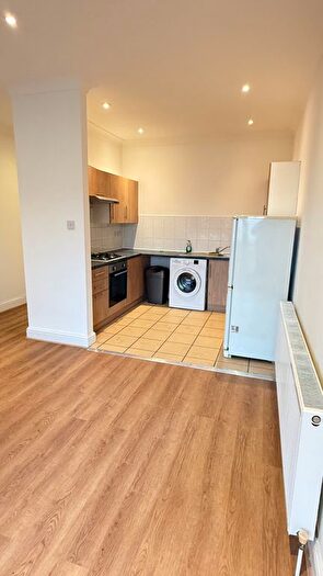 2 Bedroom Flat To Rent In Holloway Road, London, N7