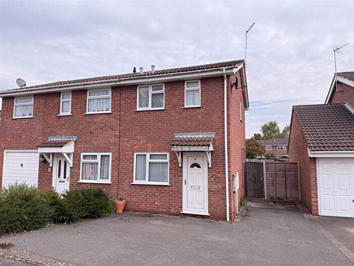 2 Bedroom Semi-Detached House For Sale In Glamis Close, Stretton, DE13