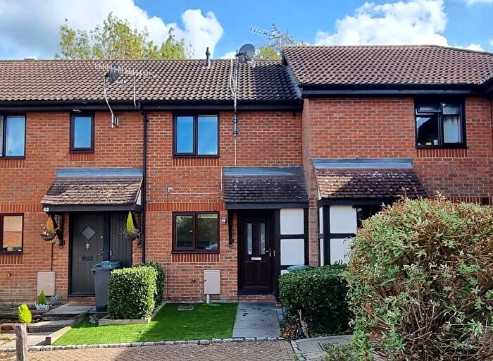 2 Bedroom Terraced House For Sale In Carlton Tye, Horley, Surrey, RH6