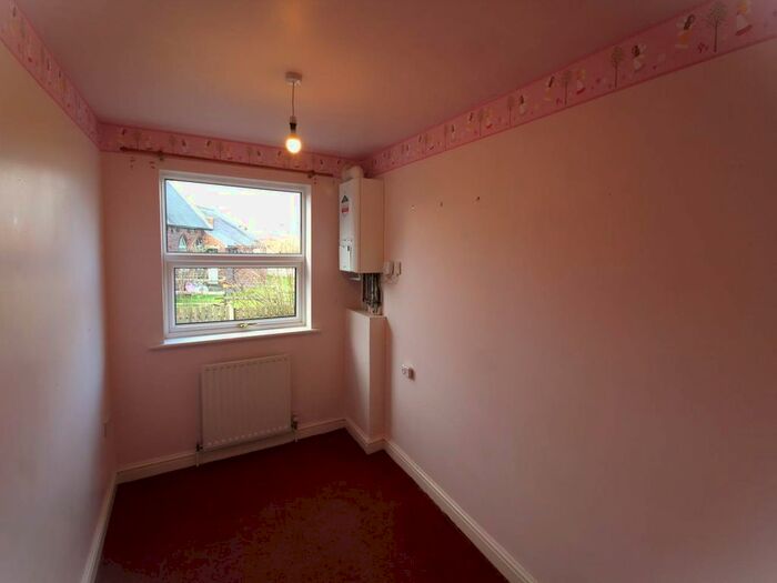 2 Bedroom Flat To Rent In Higham Court, Higham Common Rd, Higham, S75