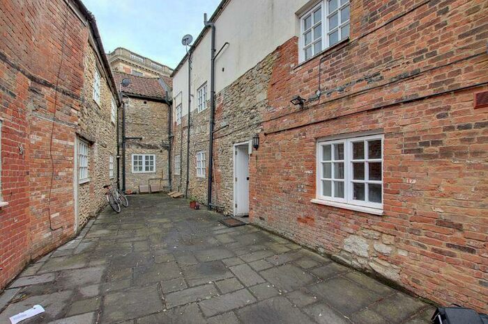 1 Bedroom Flat To Rent In Hill Street, Trowbridge, BA14