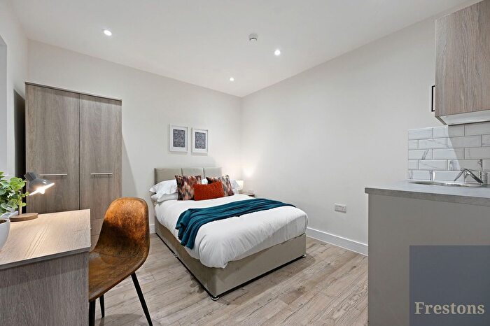 1 Bedroom Studio To Rent In Oakmere Avenue, Potters Bar, Hertfordshire, EN6