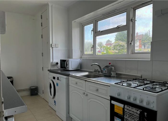 2 Bedroom Detached House To Rent In Beechwood Road, Sanderstead, South Croydon, CR2