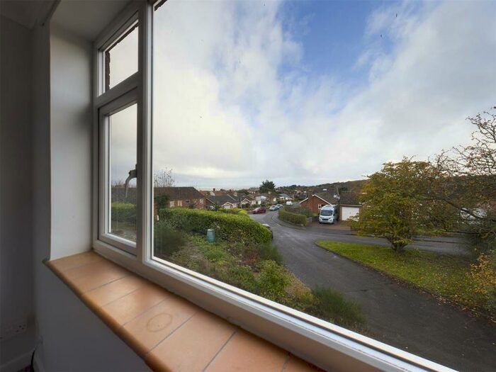 2 Bedroom Apartment To Rent In Court Drive, Cromer, NR27