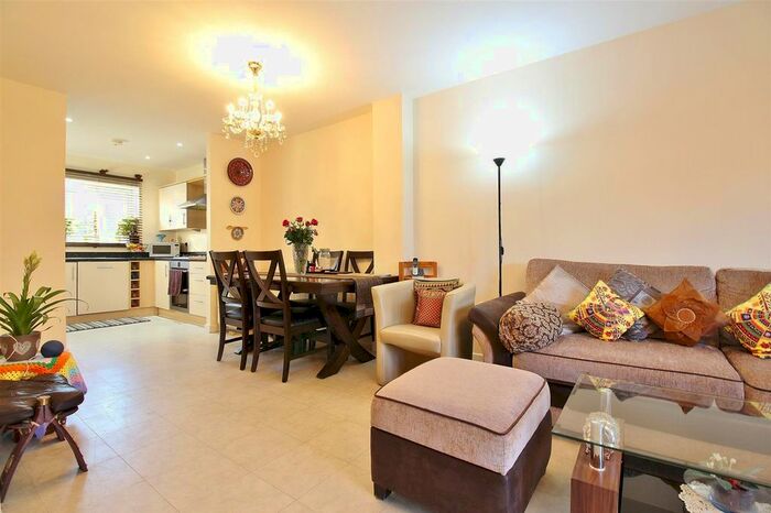 4 Bedroom Semi-Detached House To Rent In Academy Place, Isleworth, TW7