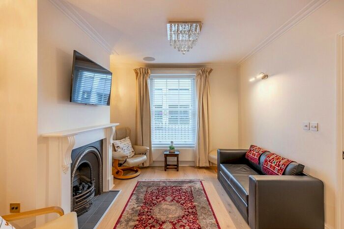 3 Bedroom Property To Rent In Gillingham Street, Victoria, SW1V