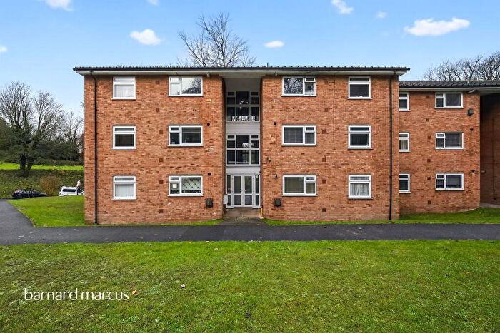 2 Bedroom Flat For Sale In Hillside Road, Whyteleafe, CR3