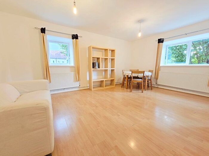 2 Bedroom Flat To Rent In St. Georges Road, Palmers Green, N13