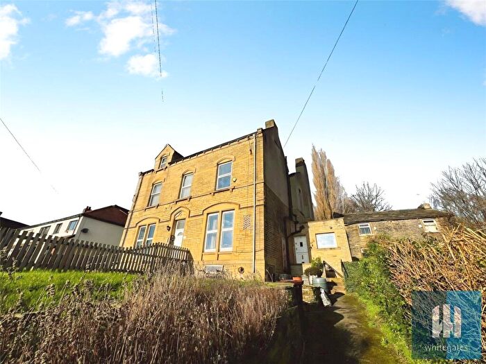 3 Bedroom Semi Detached House For Sale In Central Avenue, Fartown, Huddersfield, HD2
