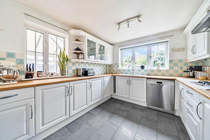4 Bedroom Detached House For Sale In Pipit Close, Waterlooville, PO8