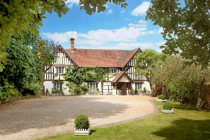 6 Bedroom Link Detached House For Sale In Hosehill, Near Theale Village * - Miles, M4