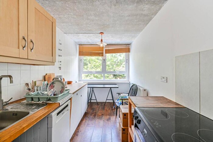 1 Bedroom Flat For Sale In Palmerston House, Battersea, London, SW11