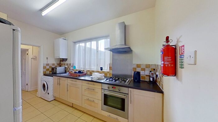 3 Bedroom Terraced House To Rent In Woodborough Road, Nottingham, NG3