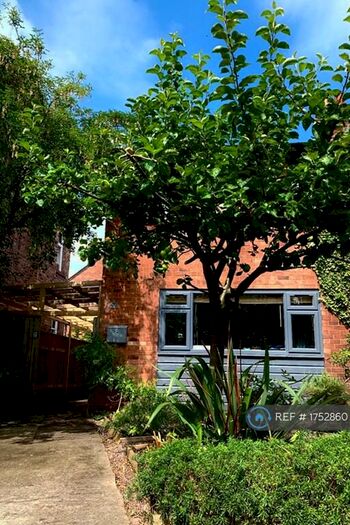 3 Bedroom Semi-Detached House To Rent In Northen Grove, Manchester, M20