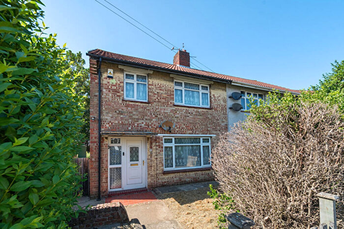 3 Bedroom Semi-Detached House For Sale In Frinsted Road, Erith, DA8