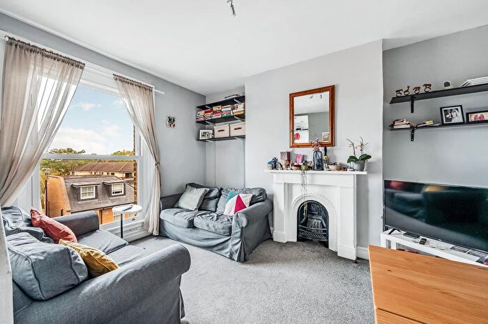 2 Bedroom Flat To Rent In Chiswick High Road, London, W4