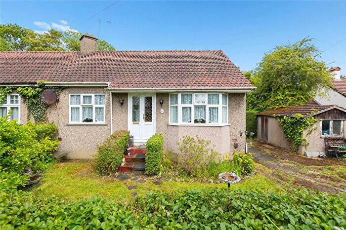 3 Bedroom Bungalow For Sale In Greenbanks, Upminster, RM14