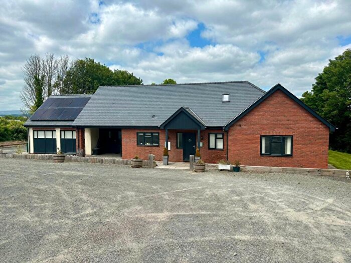 4 Bedroom Bungalow For Sale In Clehonger, Hereford, HR2