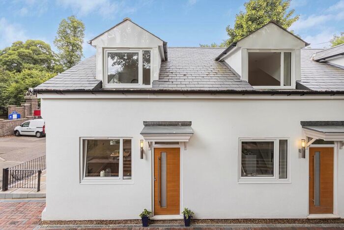 2 Bedroom Terraced House To Rent In Church End, AL3