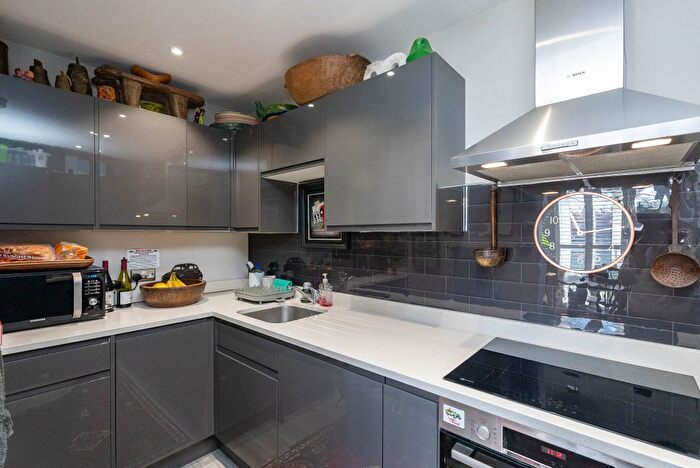 1 Bedroom Flat For Sale In Chalkpit Lane, Dorking, RH4