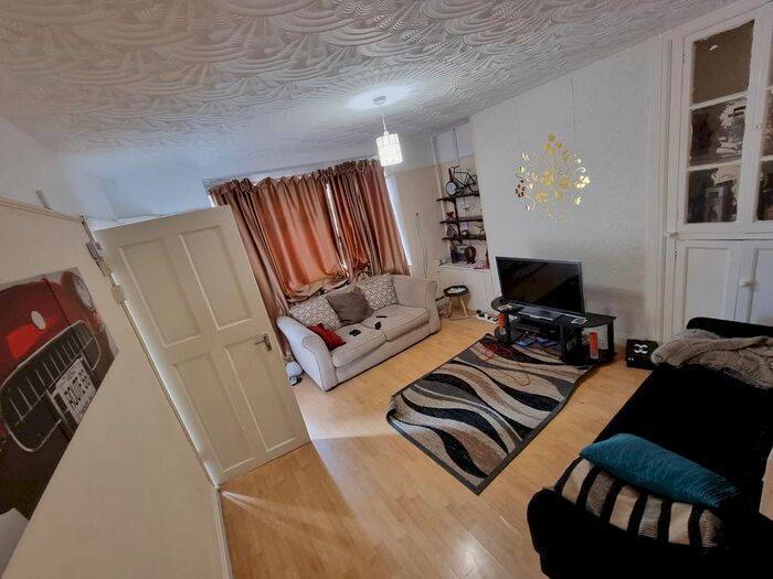 3 Bedroom Semi-Detached House To Rent In Ridgefield Road, Oxford, OX4