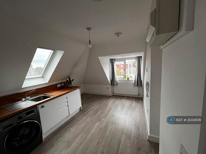1 Bedroom Flat To Rent In Prospect Mews, Reading, RG1