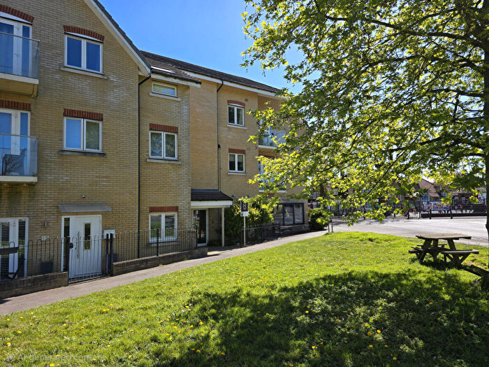 1 Bedroom Flat For Sale In Chaldon Road, Caterham, CR3