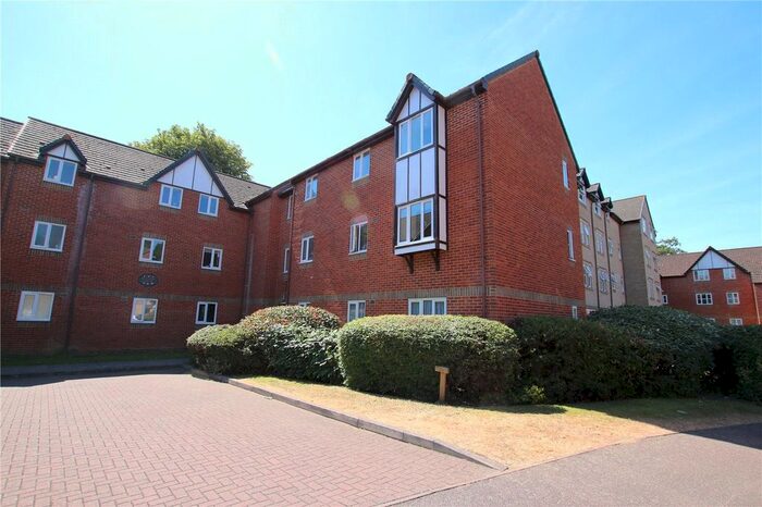 2 Bedroom Flat To Rent In Radnor House, Rembrandt Way, Reading, Berkshire, RG1