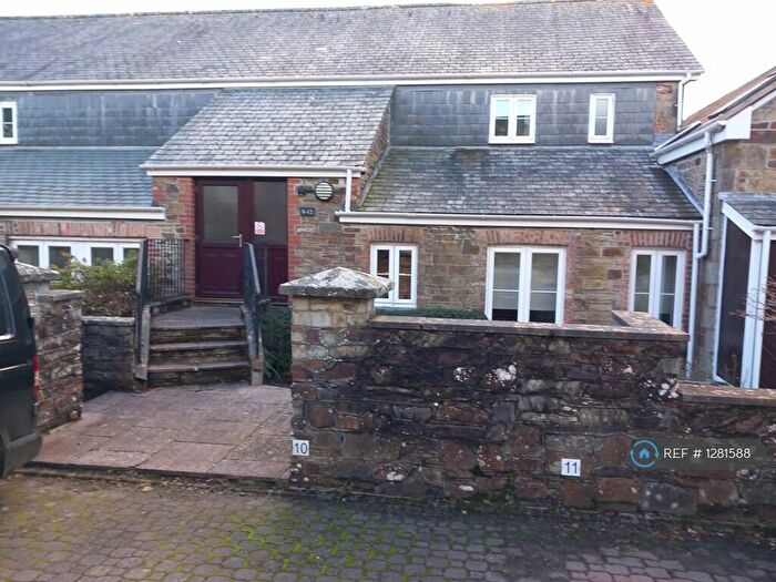 1 Bedroom Flat To Rent In Castle Hill Court Cross Lane, Bodmin, PL31
