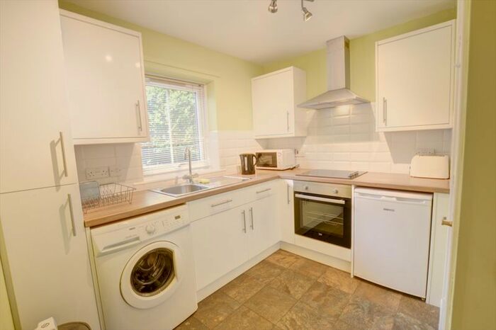 2 Bedroom Flat To Rent In Jesmond Place, Jesmond, Newcastle Upon Tyne, NE2