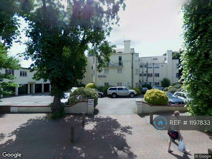 3 Bedroom Flat To Rent In Thurleigh Court Nightingale Lane, London, SW12