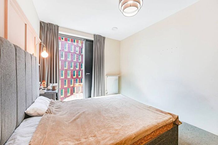 2 Bedroom Flat For Sale In Station Road, Lewisham, London, SE13