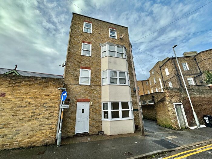 1 Bedroom Flat To Rent In Princes Crescent, Margate, CT9