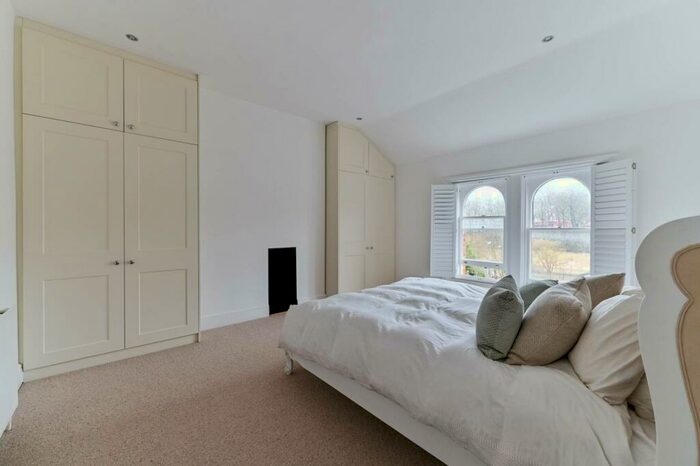 2 Bedroom Flat For Sale In Farquhar Road, Crystal Palace, London, SE19