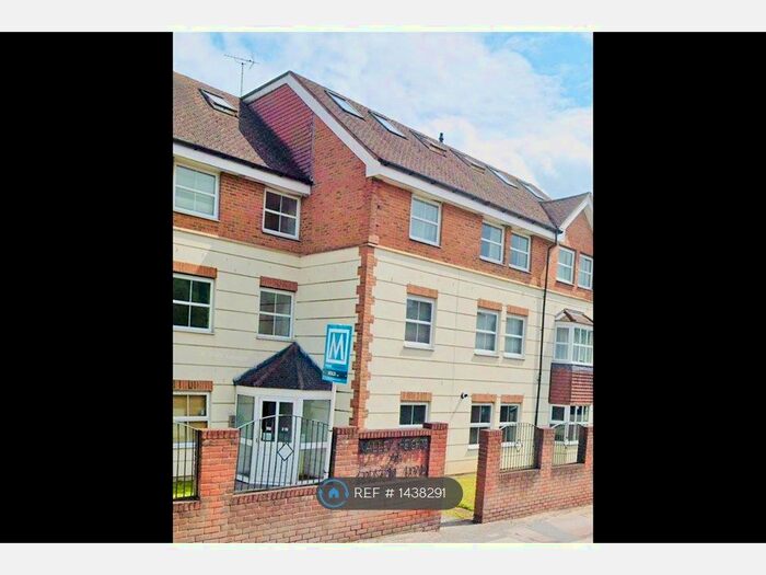 1 Bedroom Flat To Rent In Valley Heights, Whyteleafe, CR3