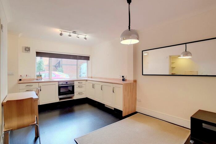 Studio To Rent In Camberwell Grove, London, SE5