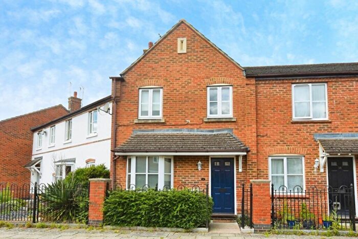 3 Bedroom Terraced House To Rent In Woodford Close, Aylesbury, HP19