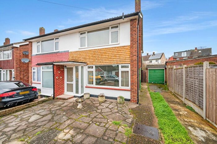 3 Bedroom Semi Detached House For Sale In Longford Gardens, Sutton, SM1